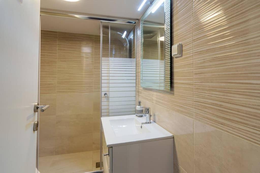 Brand New Decorated Flat For 4 Ppl In Pagrati Apartment Athens Luaran gambar