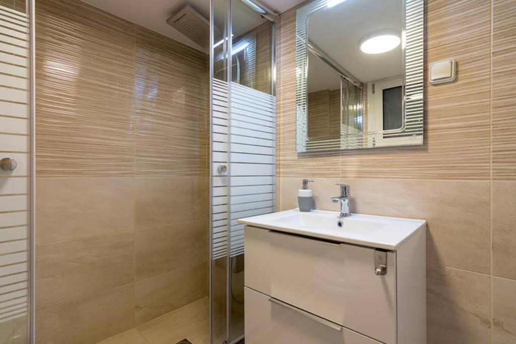 Brand New Decorated Flat For 4 Ppl In Pagrati Apartment Athens Luaran gambar