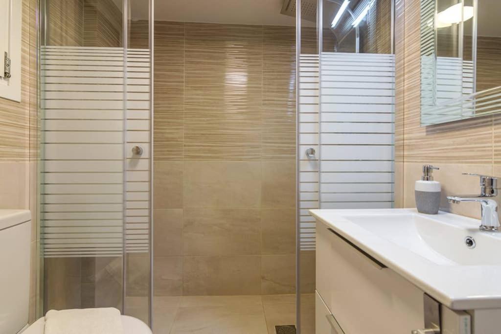 Brand New Decorated Flat For 4 Ppl In Pagrati Apartment Athens Luaran gambar